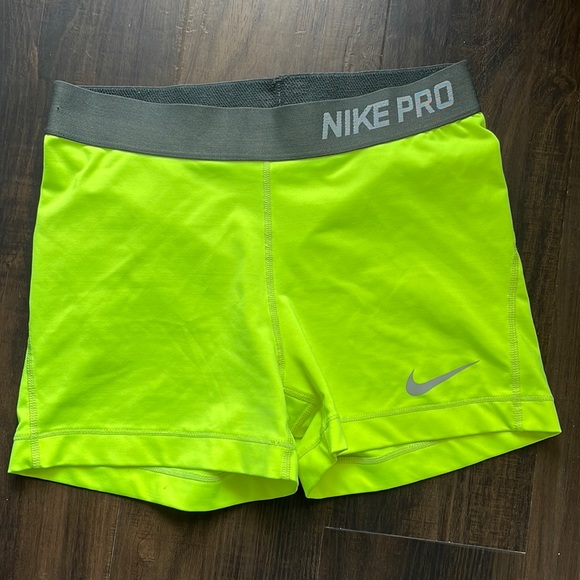 Nike Pants - Nike Pro compression shorts size medium